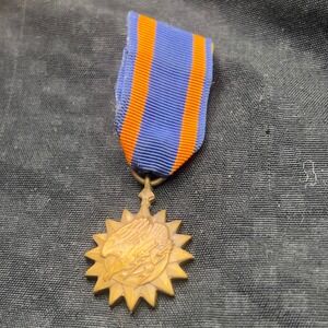 US Air Force Air Medal Miniature Bronze Sunburst Eagle Blue Orange Ribbon Pin